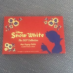Disney Snow White Keep Singing Palette
